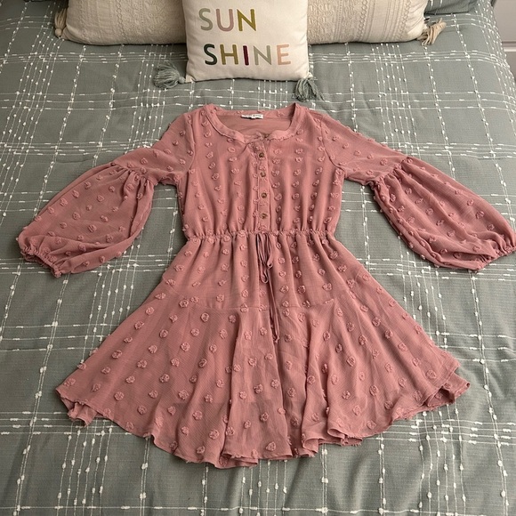 Moon River Dresses & Skirts - Moon river Pink Textured Dress with Balloon Sleeves Swiss dot size S